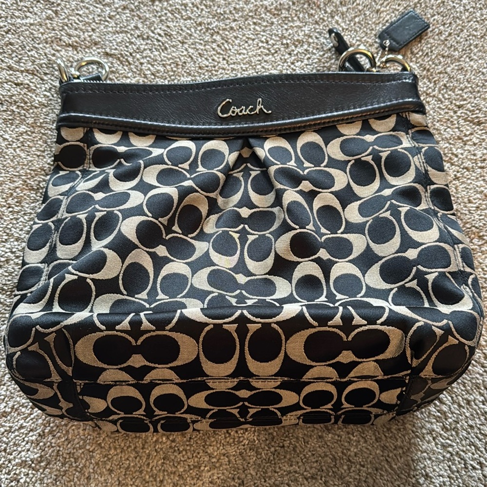 Coach purse with removable crossbody strap